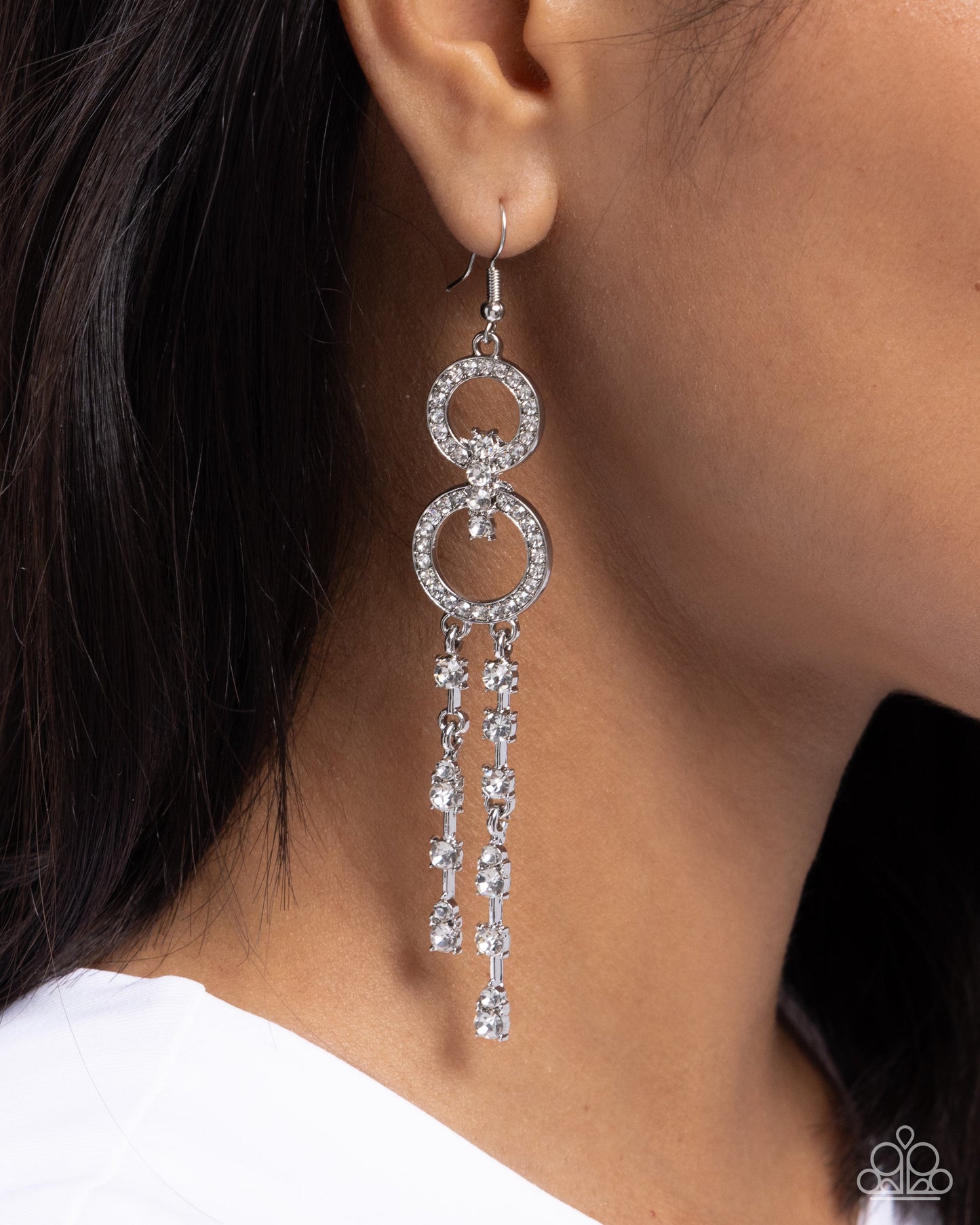 A Finishing Touch Chic Crowd - White Earrings