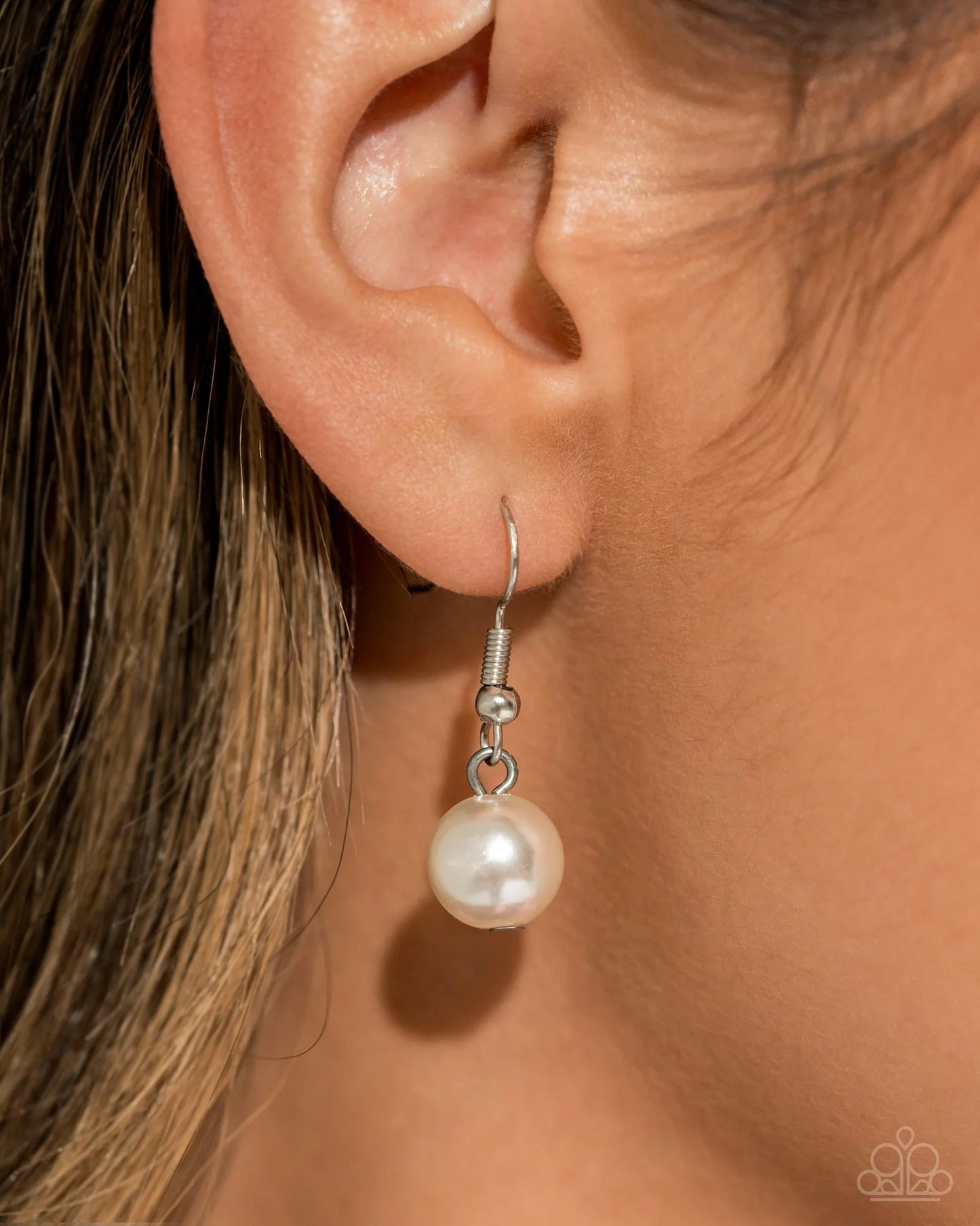 A Finishing Touch Infinite Industry - White Necklace - August 2024 Life of the Party