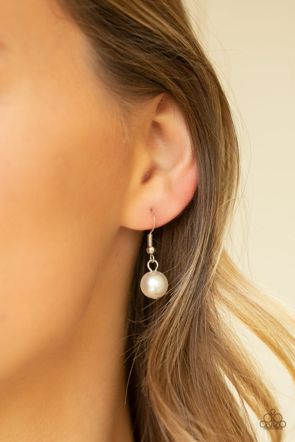 Paparazzi Pearl Prodigy - White - March 2020 Life Of The Party - A Finishing Touch