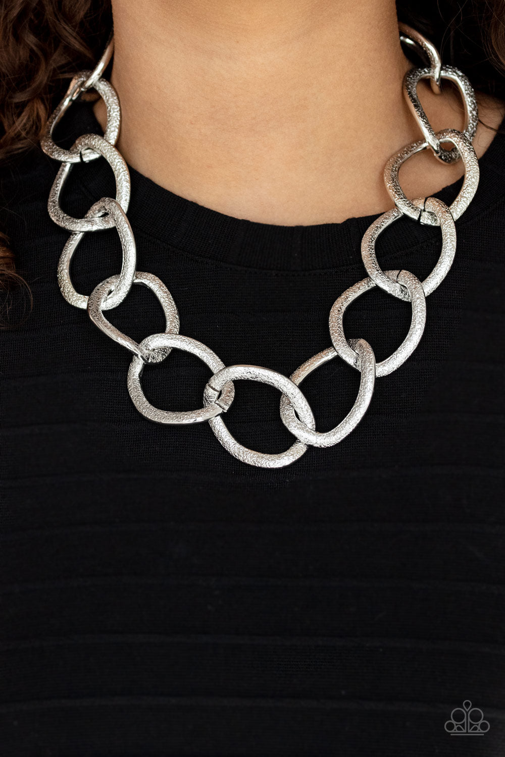 A Finishing Touch Jewelry Paparazzi Put On Your Party Dress - Silver A Finishing Touch Jewelry Paparazzi Put On Your Party Dress - Silver