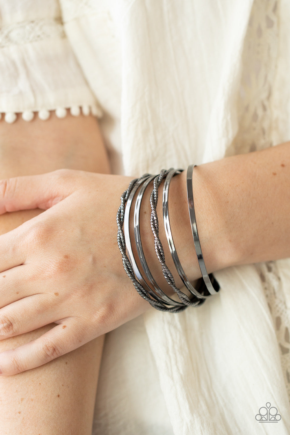 A Finishing Touch Sensational Shimmer - Black Bracelet