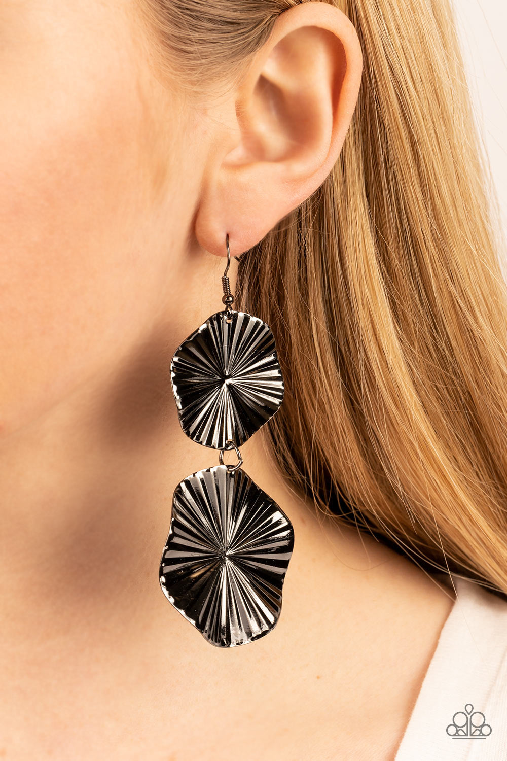A Finishing Touch In Your Wildest FAN-tasy - Black Earrings
