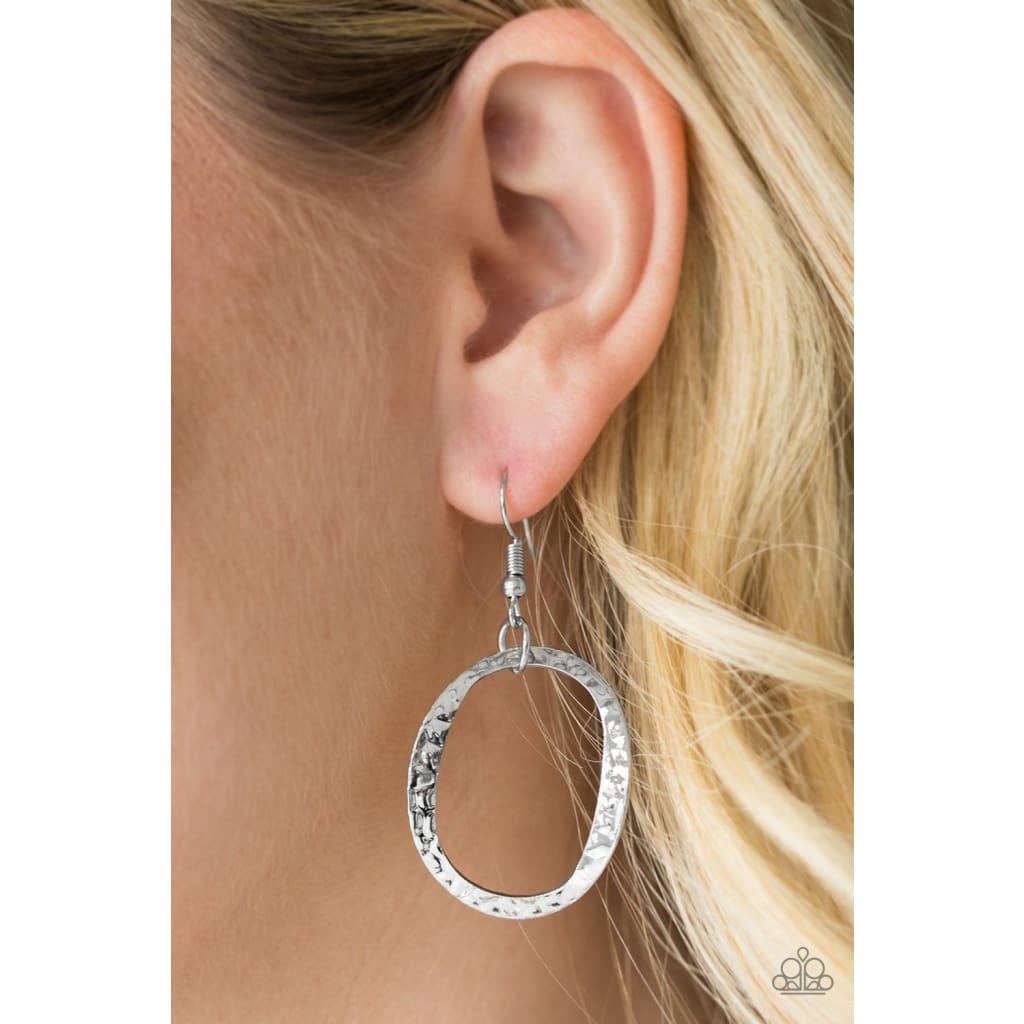 Paparazzi Circus Chic Silver - A Finishing Touch