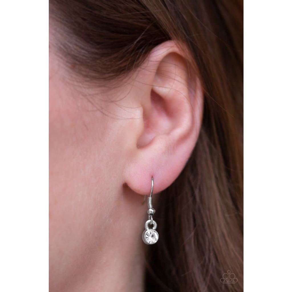 Paparazzi Five-Star Starlet - White Necklace - A Finishing Touch