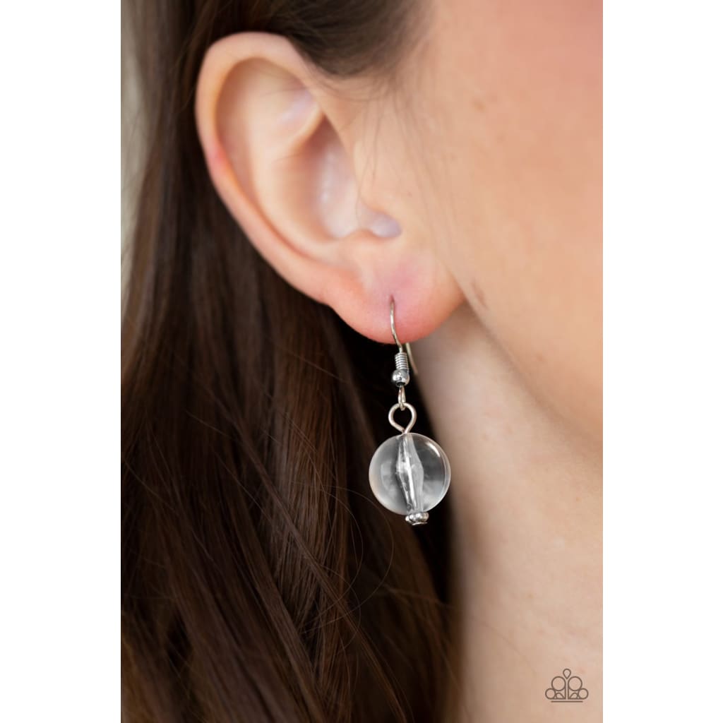 Paparazzi Gorgeously Globetrotter - White - A Finishing Touch