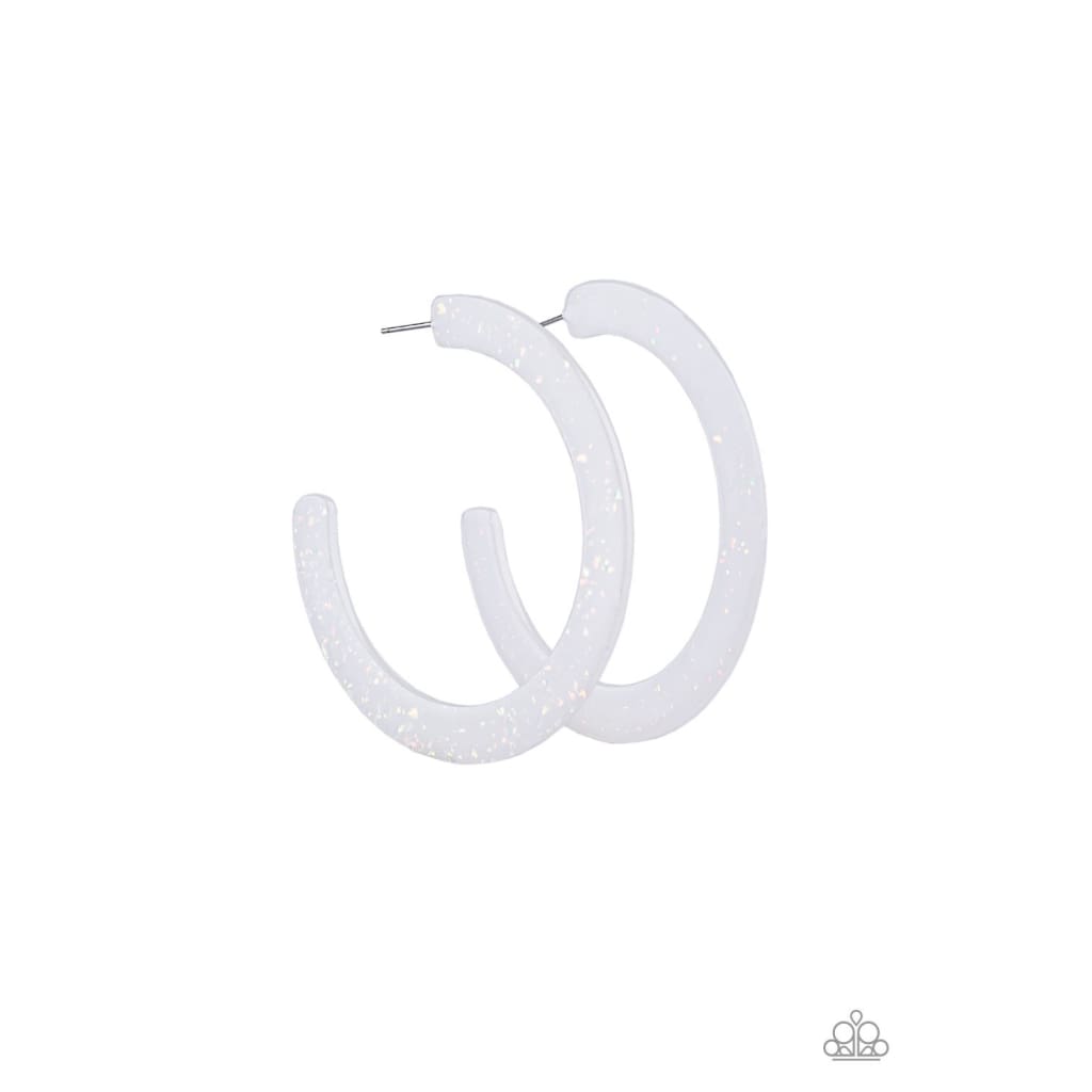 Paparazzi HAUTE Tamale - White - A Finishing Touch