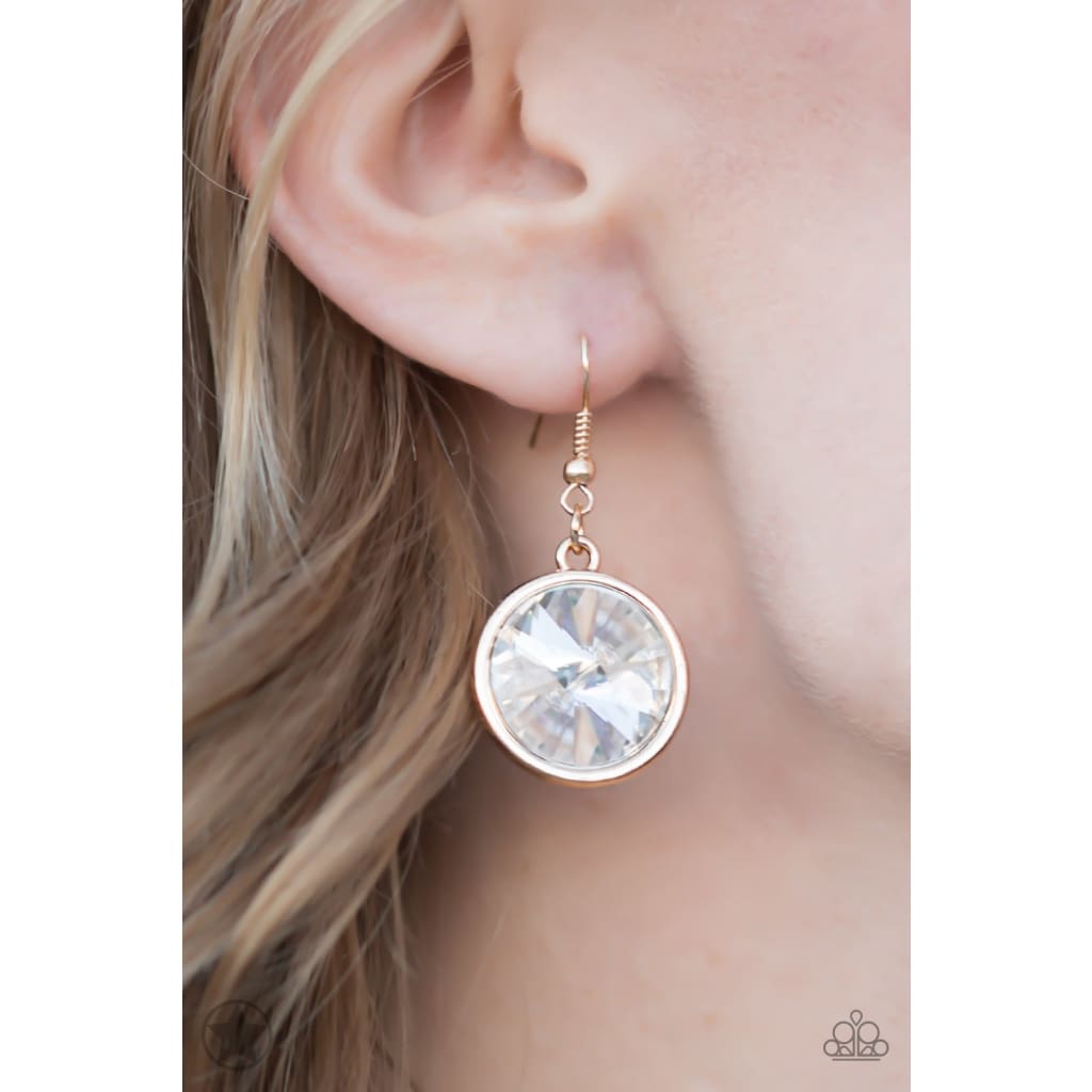 Paparazzi Hypnotized - Gold - A Finishing Touch