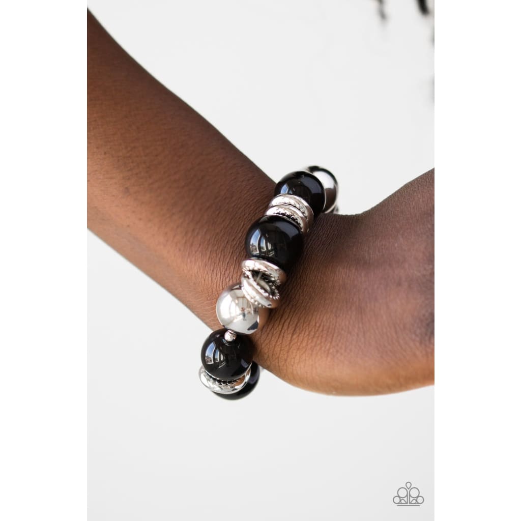 Paparazzi Rockin Rockefeller Black - A Finishing Touch