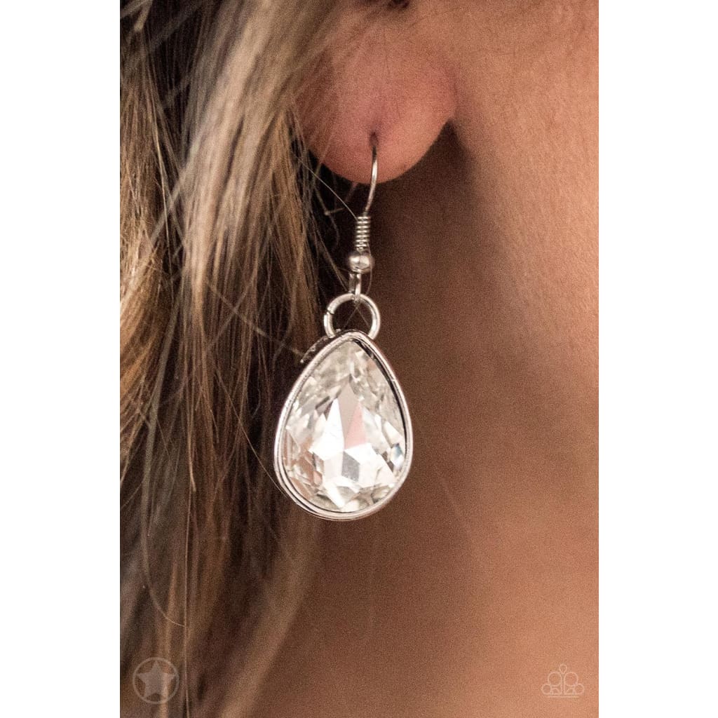 Paparazzi Show-Stopping Shimmer - White - A Finishing Touch