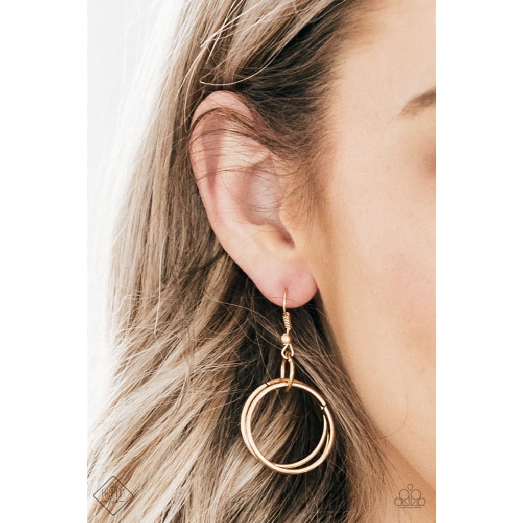 Paparazzi Statement Made - Gold - A Finishing Touch