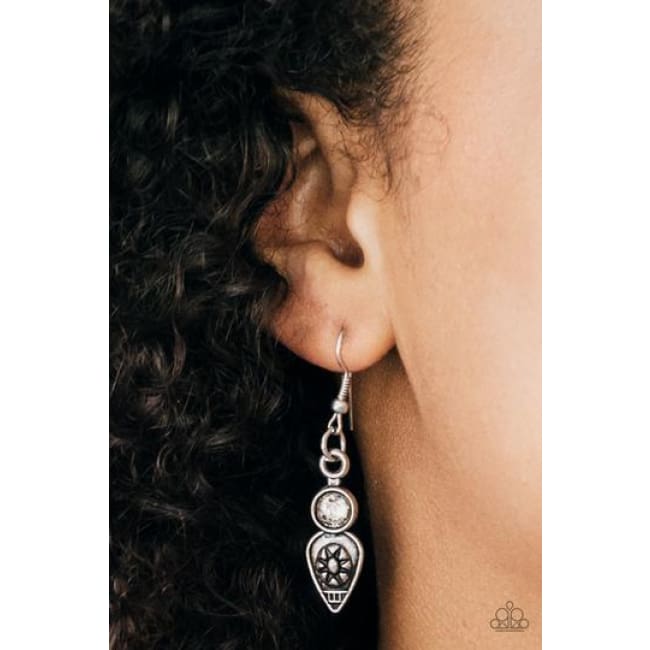 Paparazzi The Desert Is Calling - Silver - A Finishing Touch