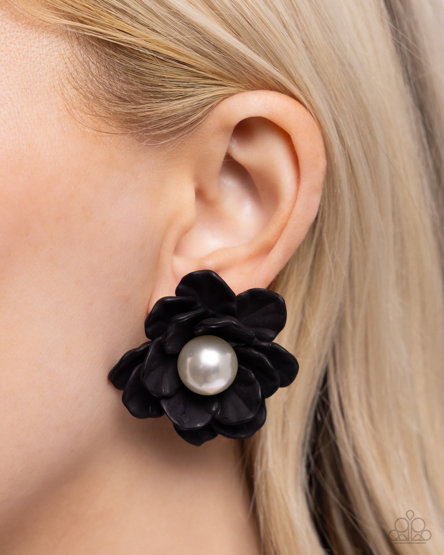 Paparazzi Blooming Backdrop - Black Earrings