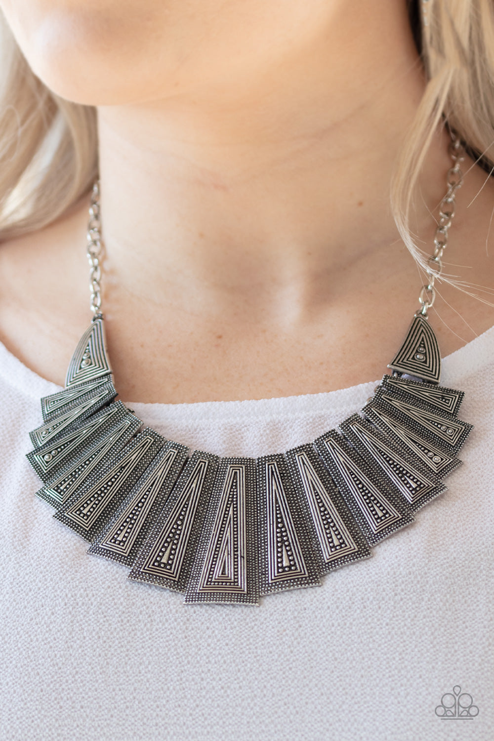 Paparazzi Metro Mane - Silver Necklace - A Finishing Touch 