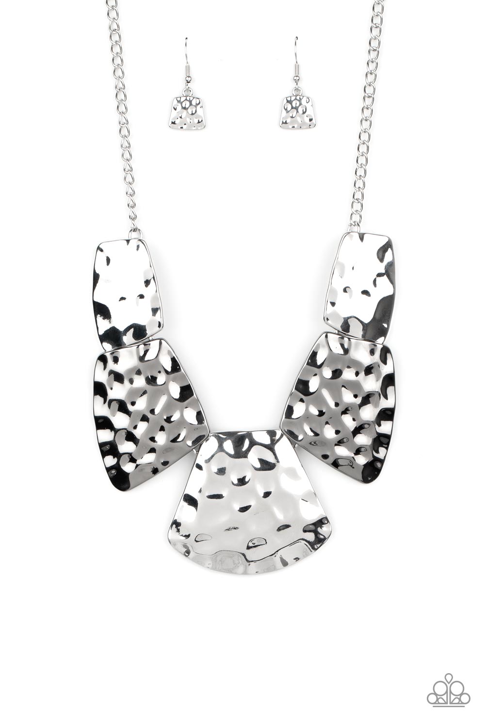 Paparazzi HAUTE Plates - Silver Necklace - A Finishing Touch 