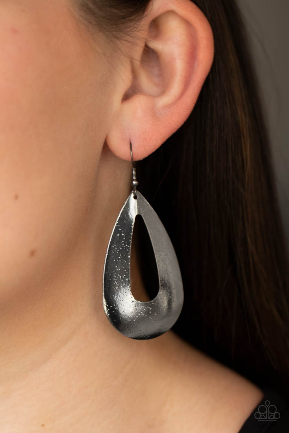 Paparazzi Hand It OVAL! - Black Earrings - A Finishing Touch Jewelry