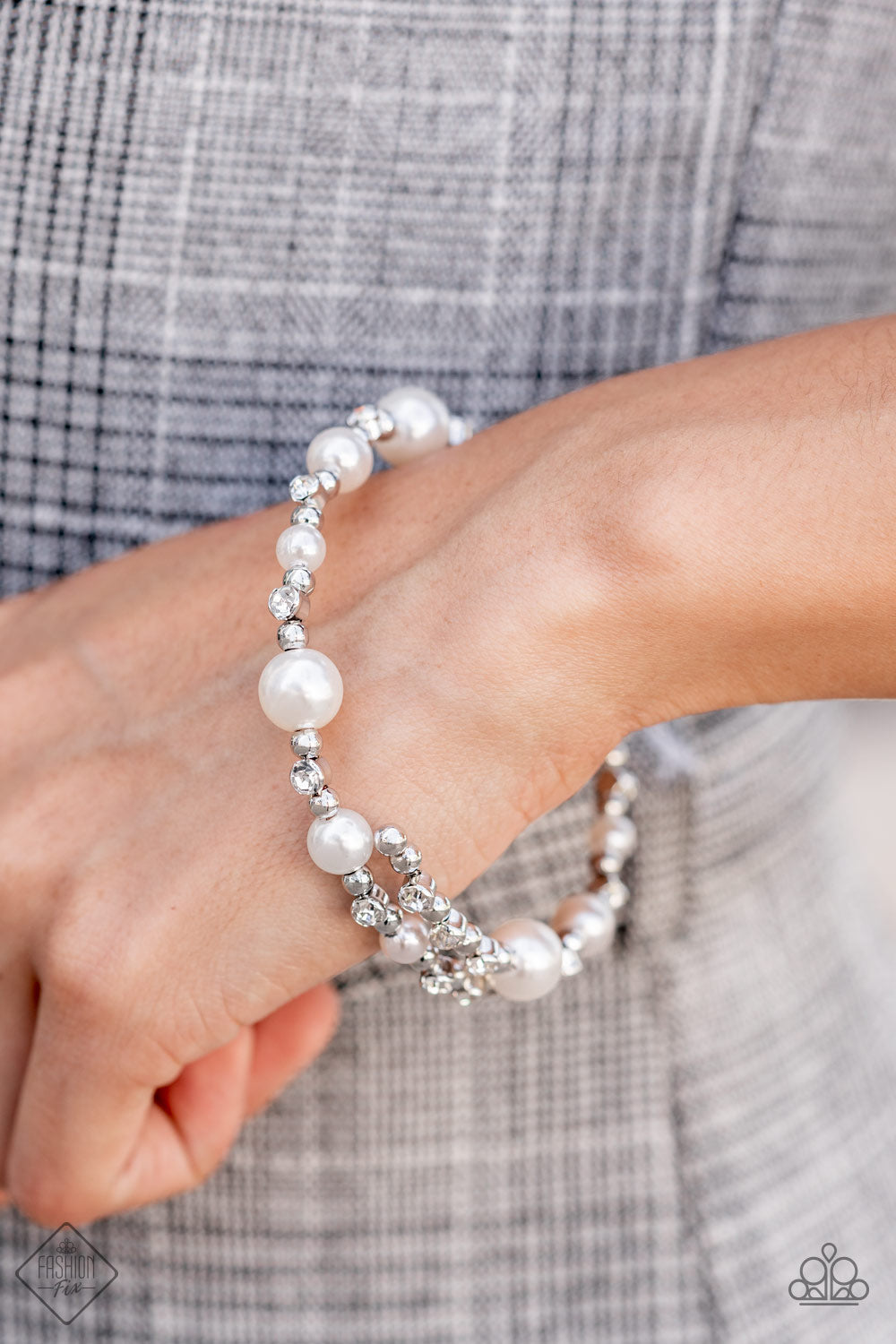Paparazzi Chicly Celebrity Fashion Fix - White Bracelet - A Finishing Touch Jewelry