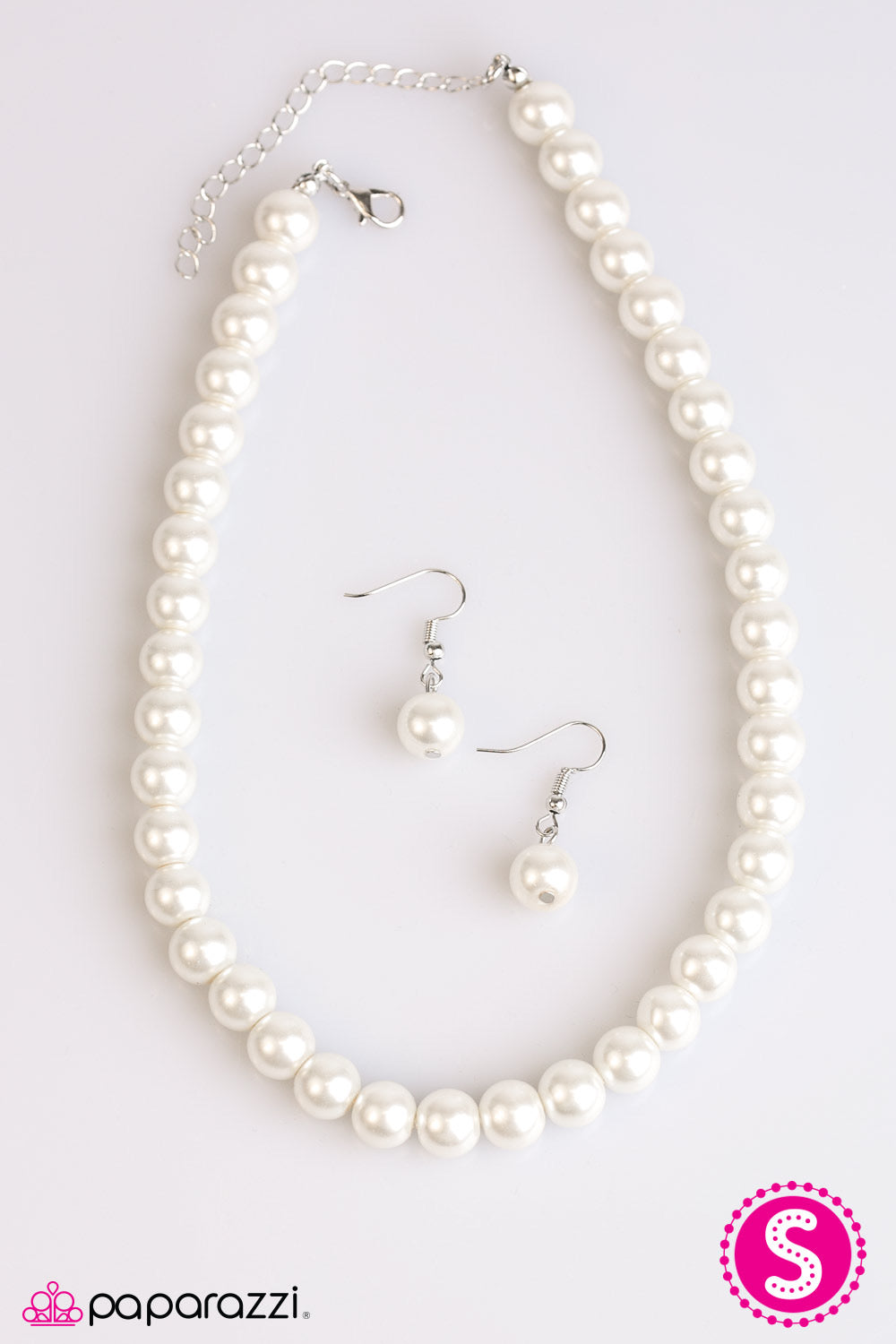 Paparazzi Not Your Mamas Pearls - White Necklace