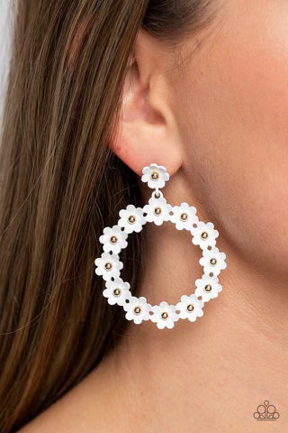 Paparazzi Daisy Meadows - White Earrings