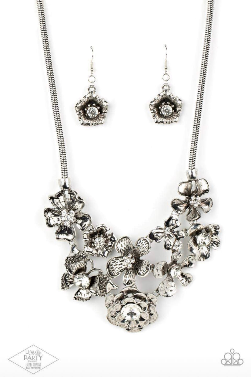 Paparazzi Empire Diamond Exclusive- 2012 Zi Collection Necklace - A Finishing Touch Jewelry