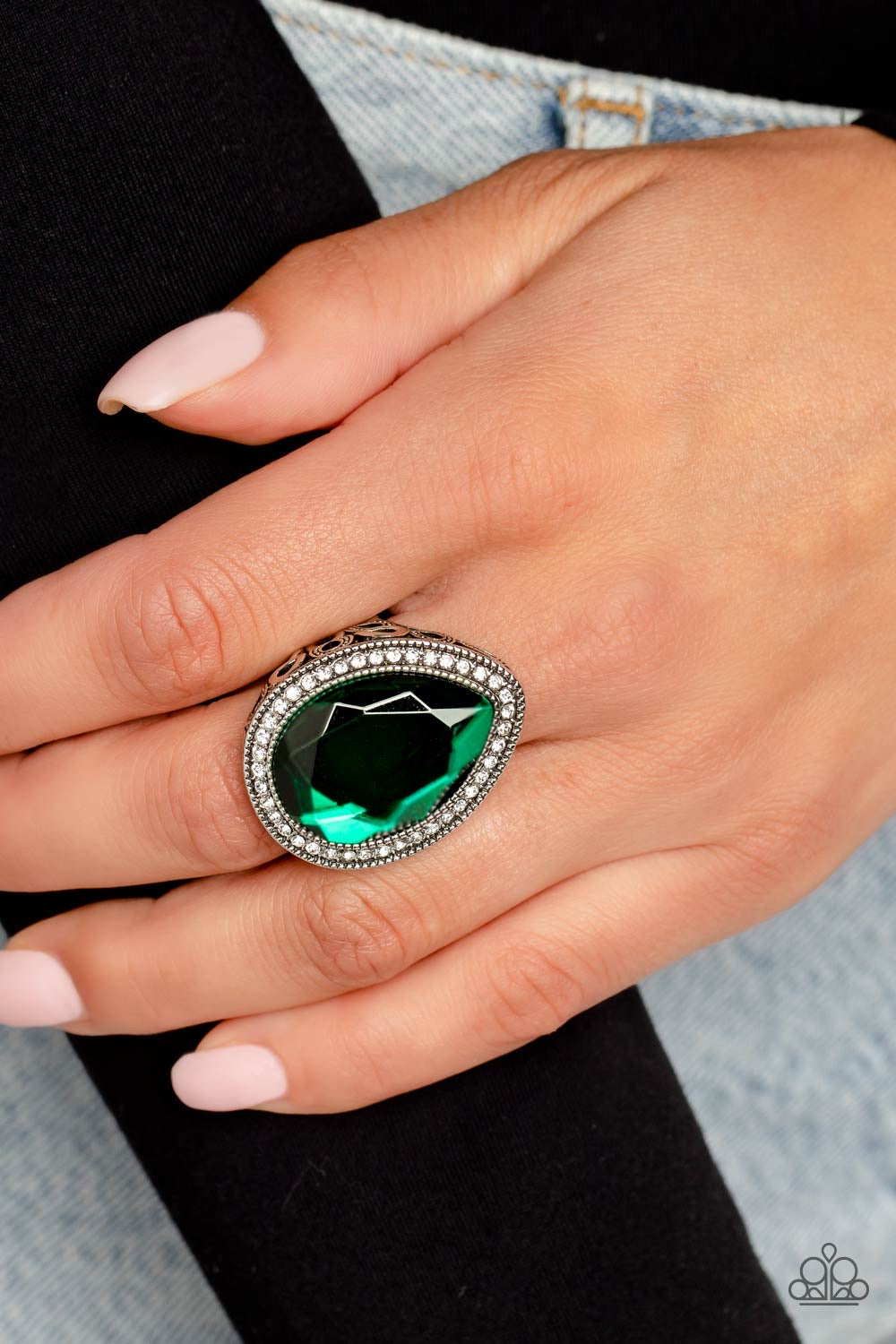Paparazzi Illuminated Icon - Green Ring