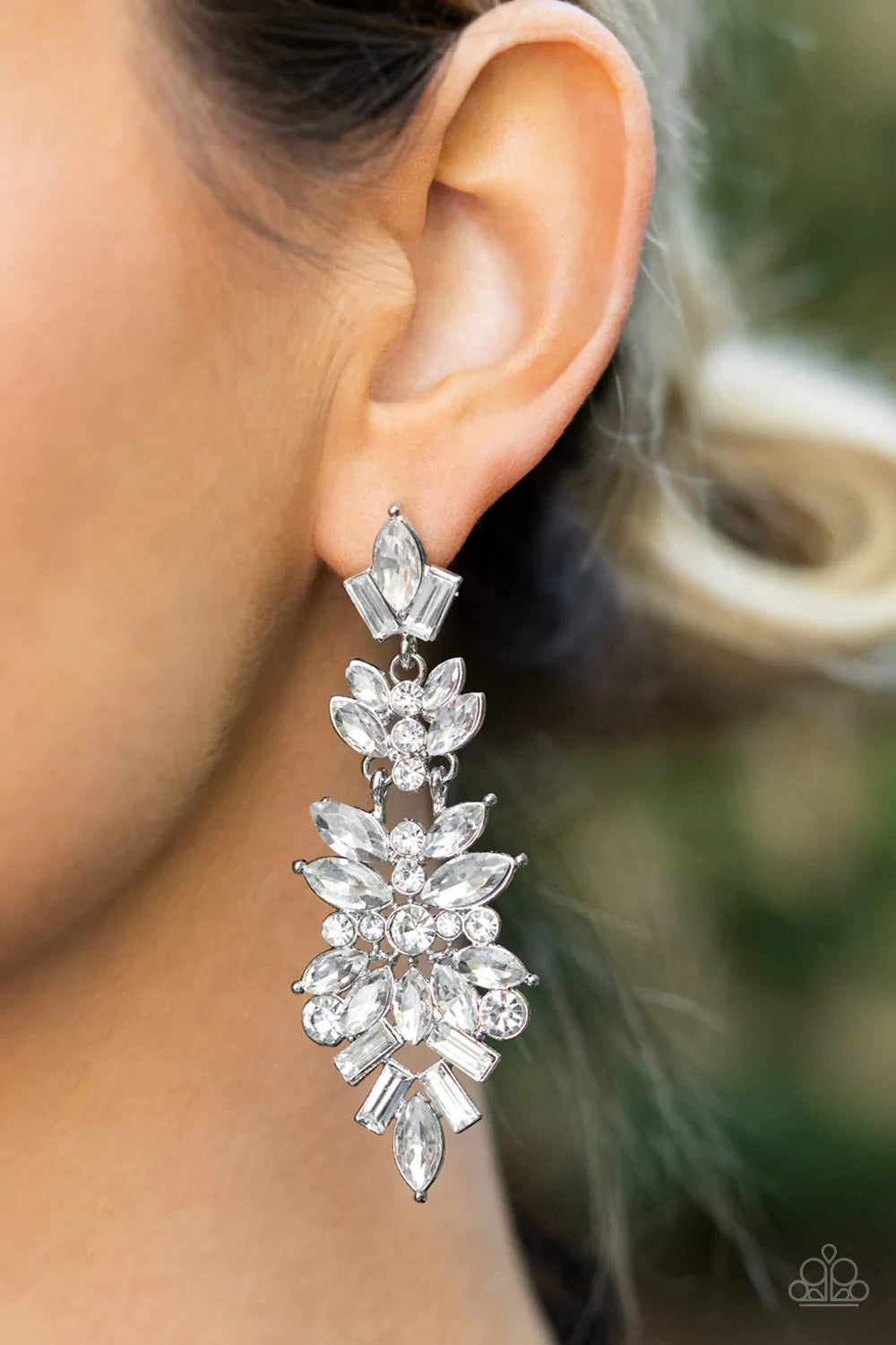 A Finishing Touch Frozen Fairytale - White Earrings