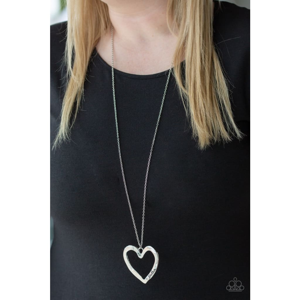 Paparazzi A Mothers Love Silver Heart Necklace A Finishing Touch 
